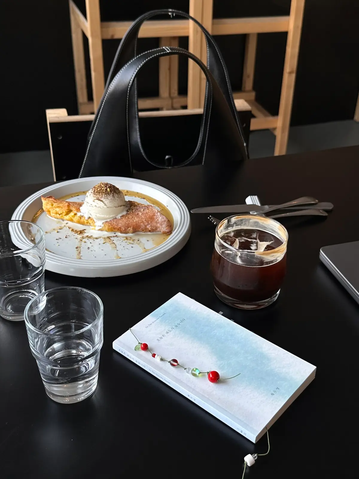 오로라 사과 끈갈피 1